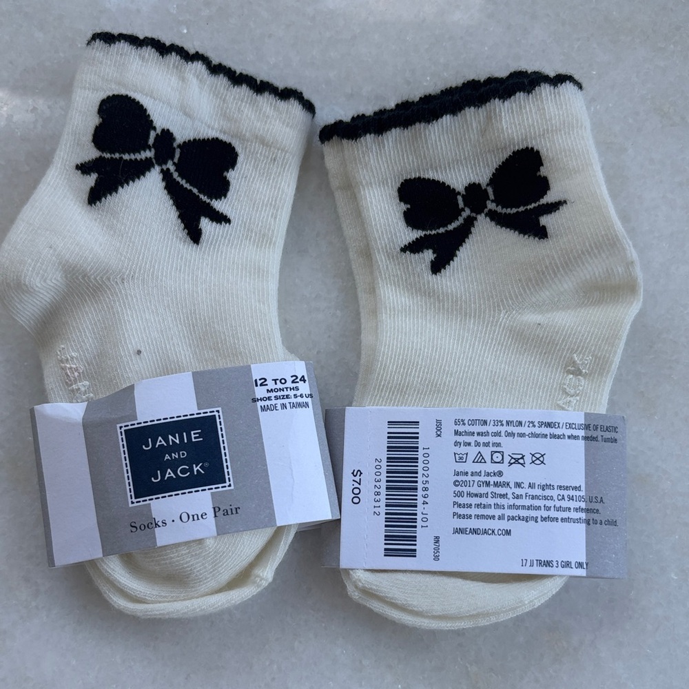 2 pairs-Janie and Jack Cream Baby Socks with Black Bow Trim 12-24 months